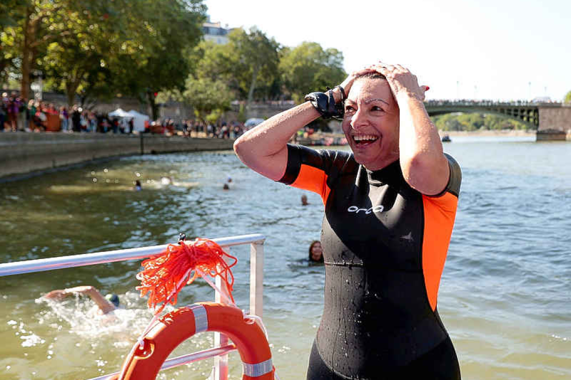 Paris mayor finally swims in  Seine to prove water purity